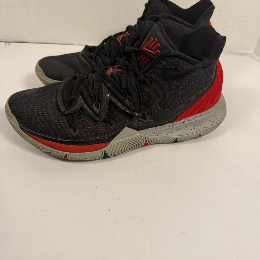 Size 11.5 - Nike Kyrie 5 EP Bred - AO2919-600 - Picture 6 of 11